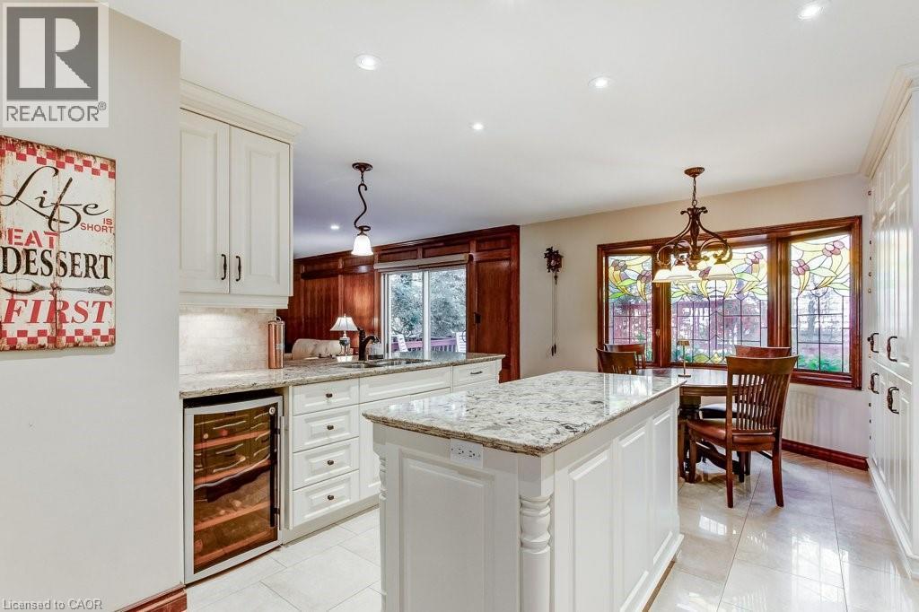 215 Briar Hill Crescent, Ancaster, ON - Indoor Photo Showing Kitchen