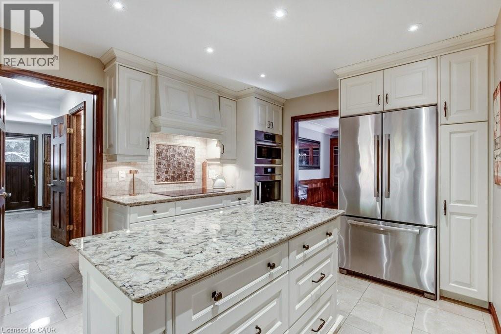 215 Briar Hill Crescent, Ancaster, ON - Indoor Photo Showing Kitchen