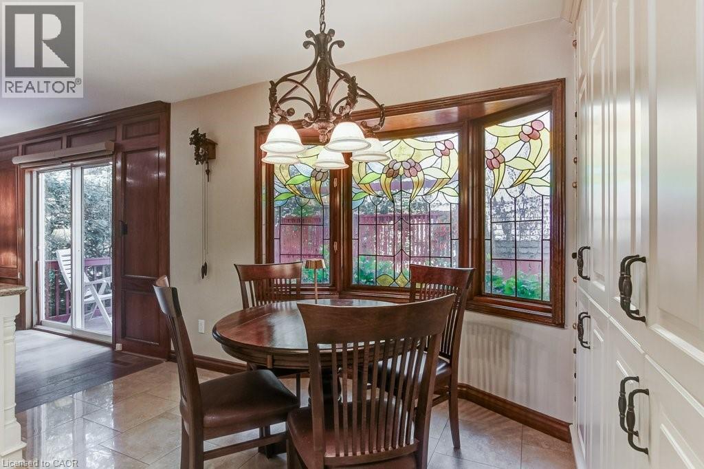215 Briar Hill Crescent, Ancaster, ON - Indoor Photo Showing Dining Room