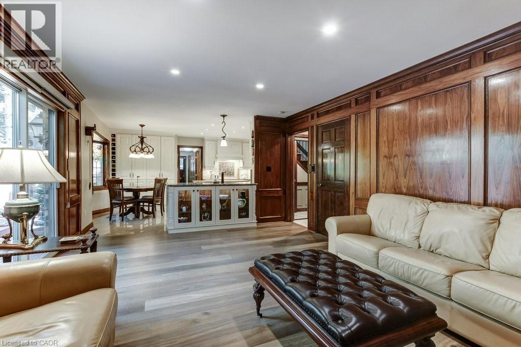215 Briar Hill Crescent, Ancaster, ON - Indoor Photo Showing Living Room