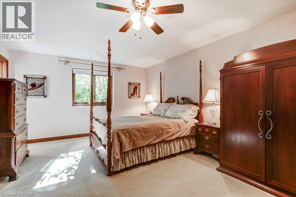 215 Briar Hill Crescent, Ancaster, ON - Indoor Photo Showing Bedroom
