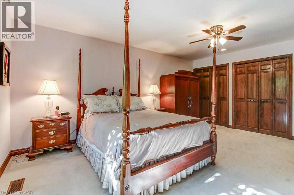 215 Briar Hill Crescent, Ancaster, ON - Indoor Photo Showing Bedroom