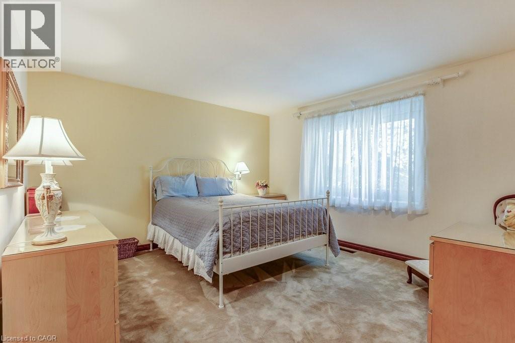 215 Briar Hill Crescent, Ancaster, ON - Indoor Photo Showing Bedroom