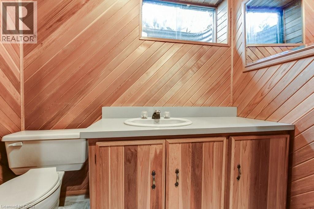 215 Briar Hill Crescent, Ancaster, ON - Indoor Photo Showing Bathroom