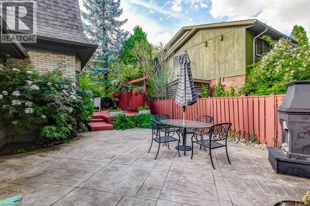 215 Briar Hill Crescent, Ancaster, ON - Outdoor With Deck Patio Veranda
