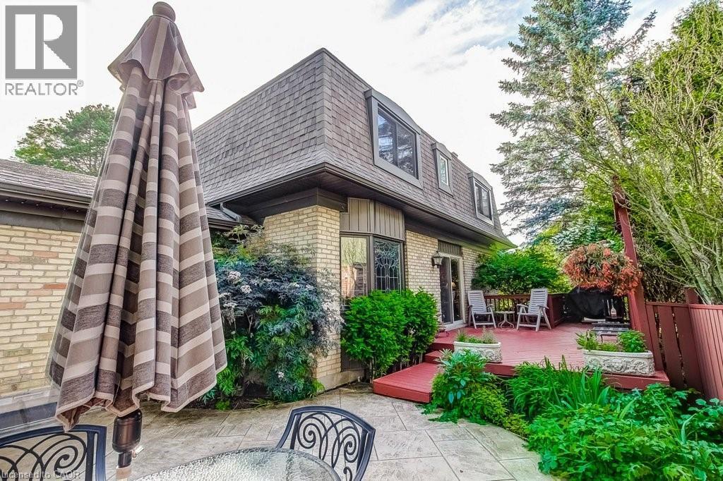 215 Briar Hill Crescent, Ancaster, ON - Outdoor