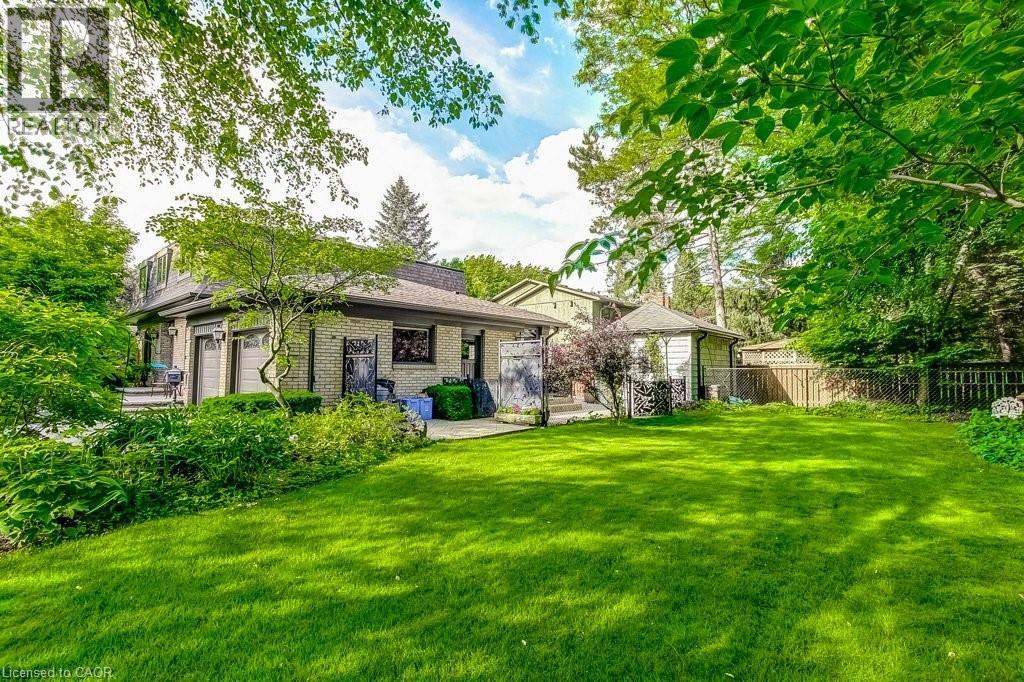 215 Briar Hill Crescent, Ancaster, ON - Outdoor