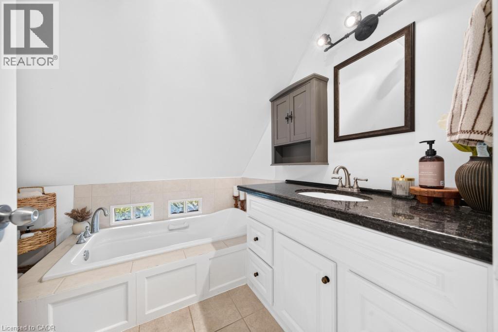 9535 Regional Rd 9, Caistor Centre, ON