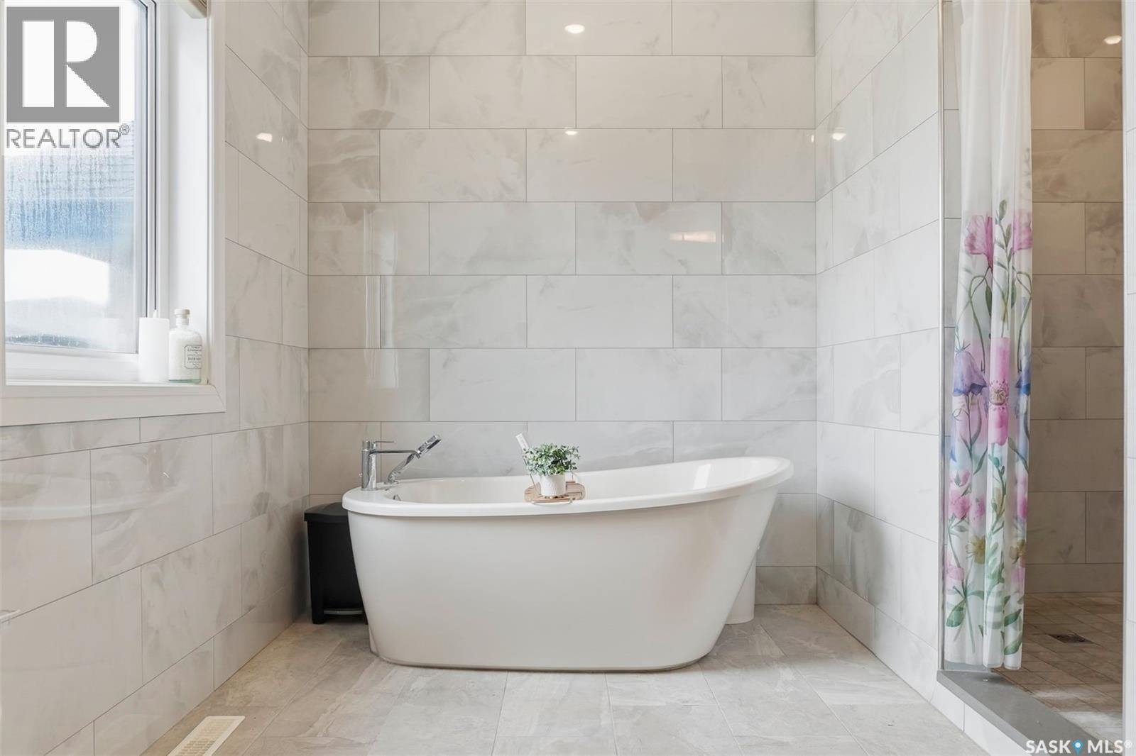 211 Burgess Bay, Saskatoon, SK