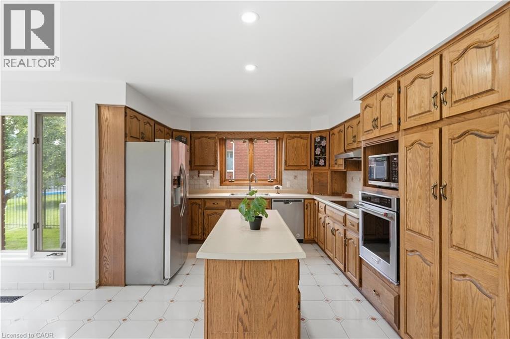 42 Fox Run, Brantford, ON - Indoor Photo Showing Kitchen