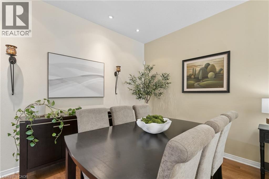 30 Doon Mills Drive, Kitchener, ON - Indoor Photo Showing Dining Room