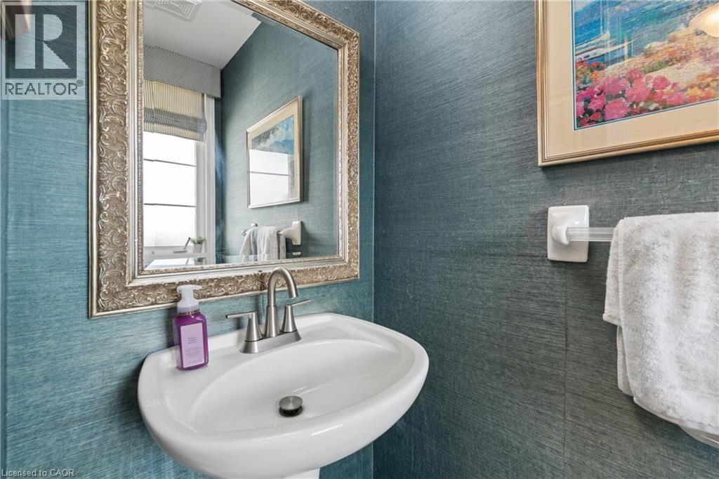 30 Doon Mills Drive, Kitchener, ON - Indoor Photo Showing Bathroom