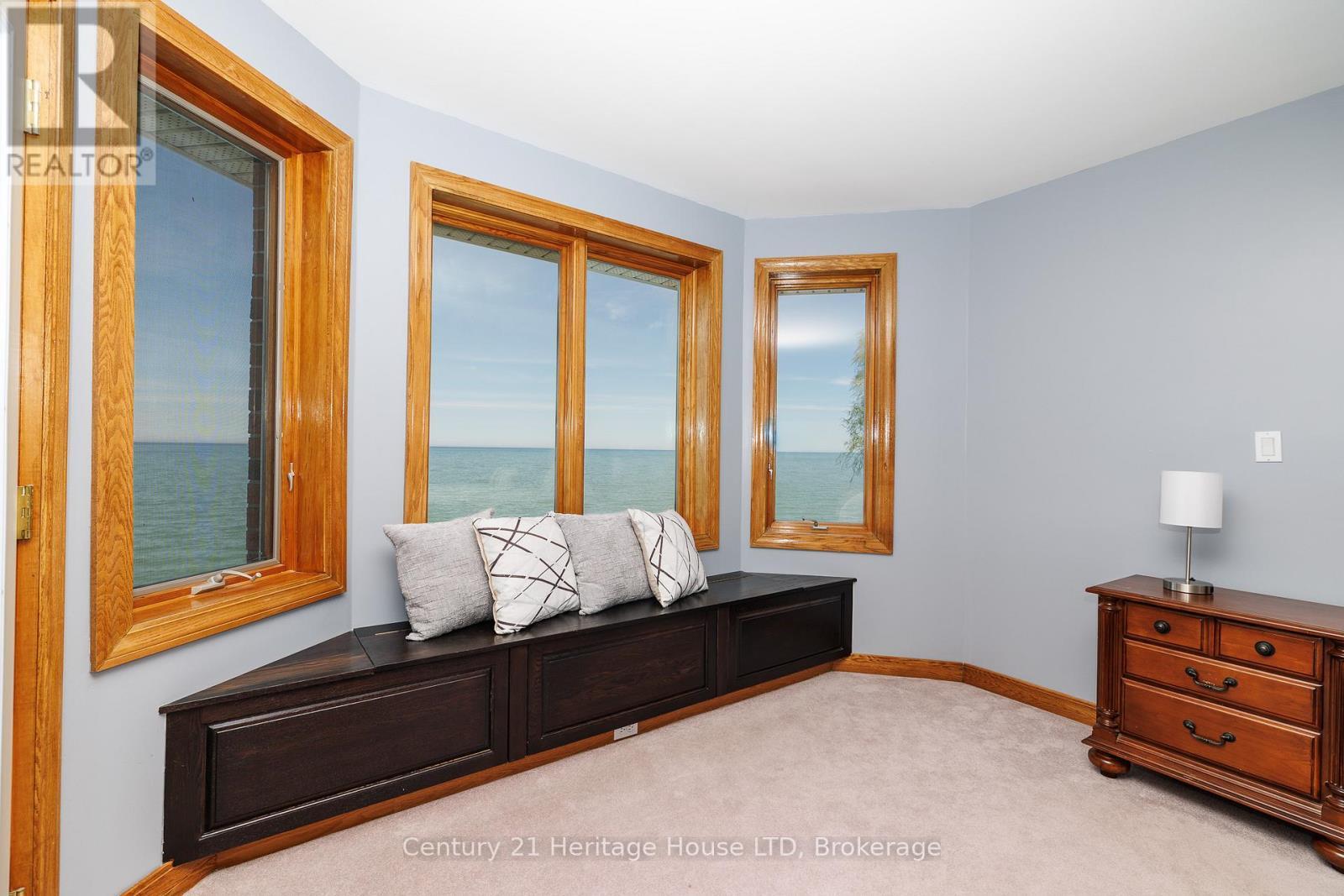 Primary Bedroom Retreat - 6 Jacob'S Landing, Grimsby (Grimsby Beach), ON