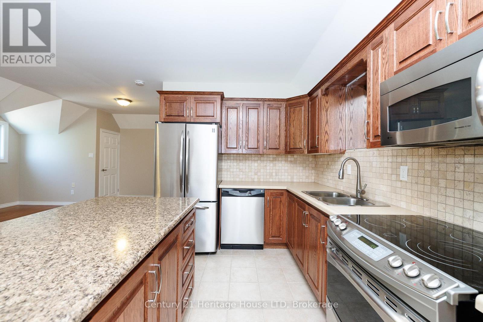In Law Suite #2 Above Garage - 6 Jacob'S Landing, Grimsby (Grimsby Beach), ON