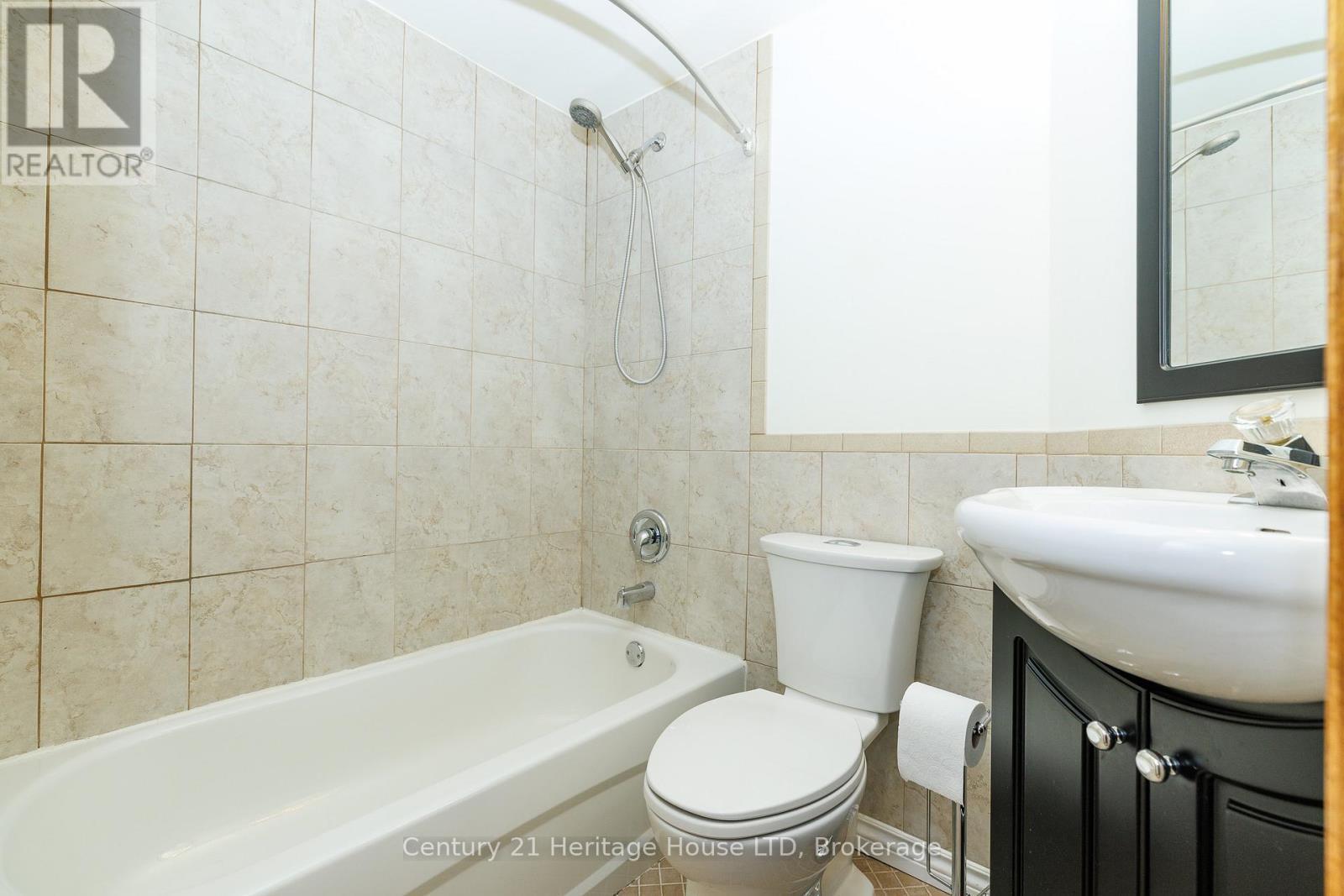 In Law Suite #2 Above Garage - 6 Jacob'S Landing, Grimsby (Grimsby Beach), ON