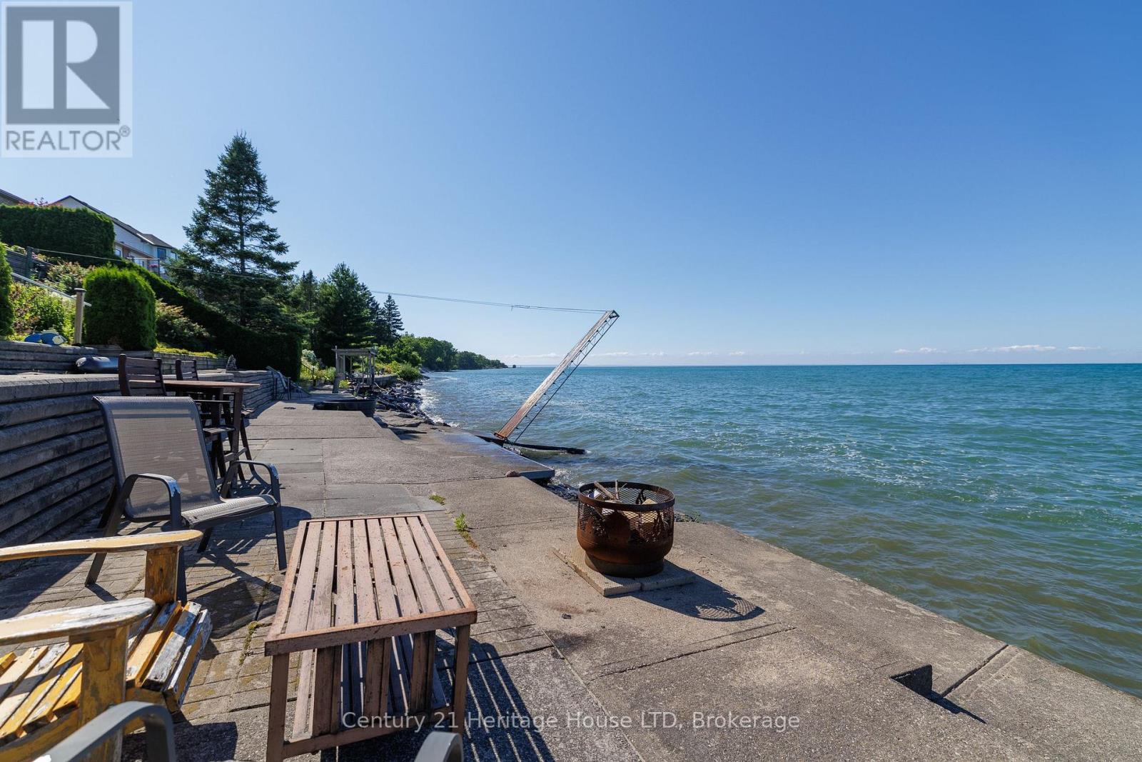 Private dock on a winch - 6 Jacob'S Landing, Grimsby (Grimsby Beach), ON