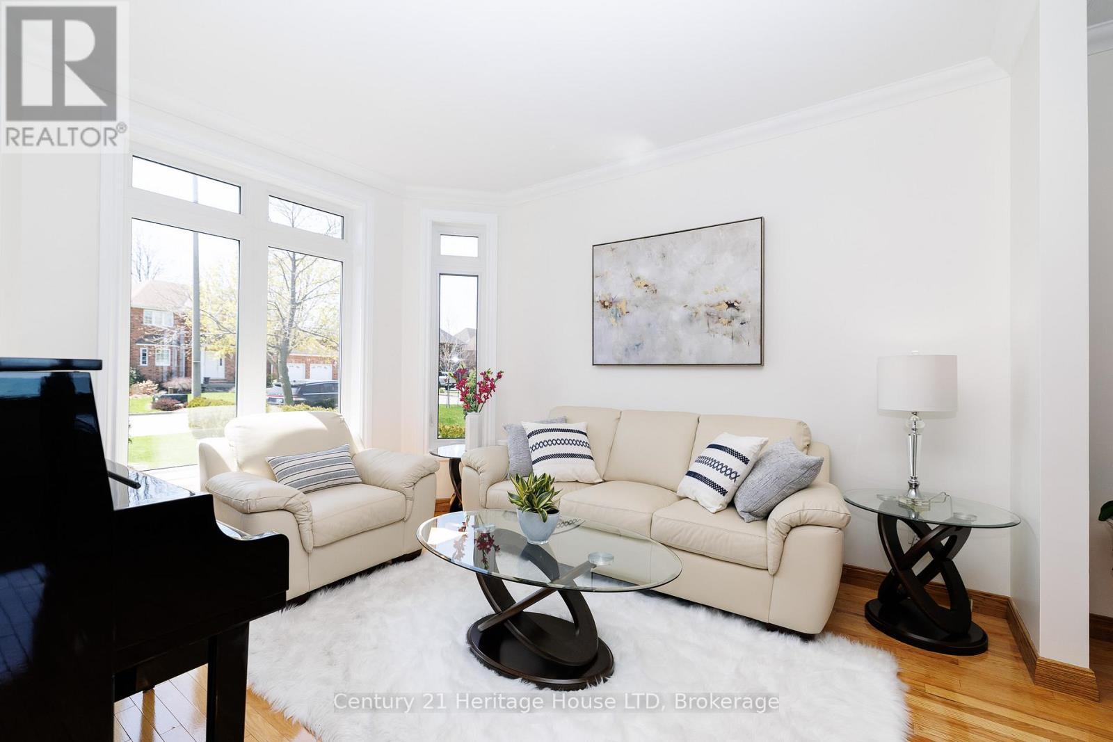 Front sitting room - 6 Jacob'S Landing, Grimsby (Grimsby Beach), ON