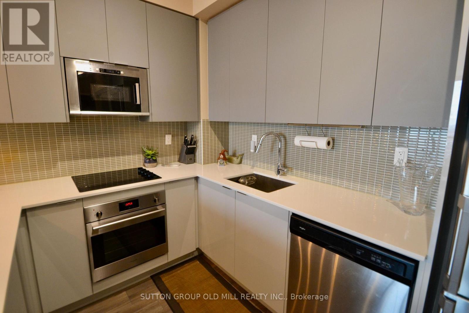 2510 - 2916 Highway 7, Vaughan, ON