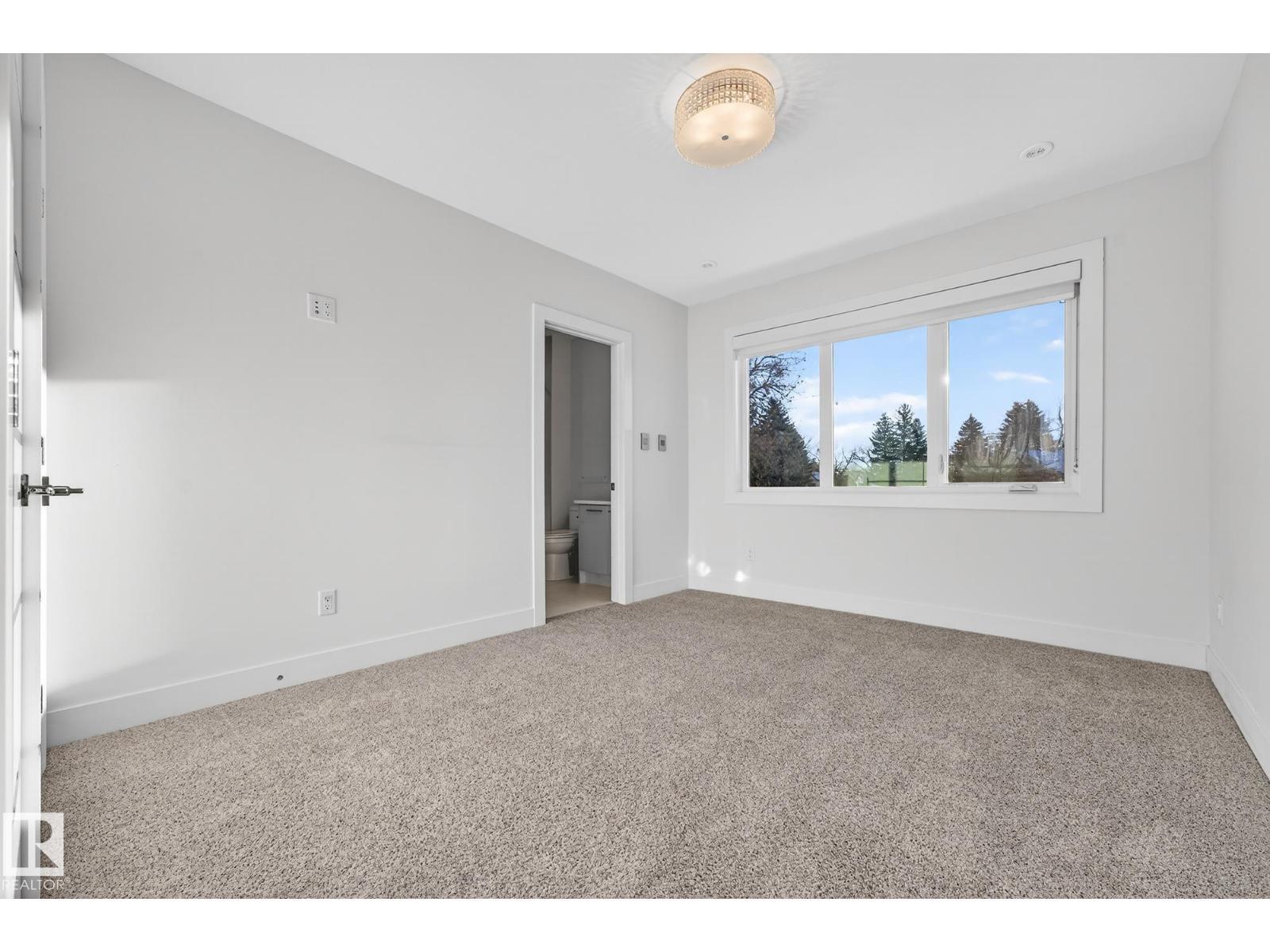 14643 92A Av Nw, Edmonton, AB