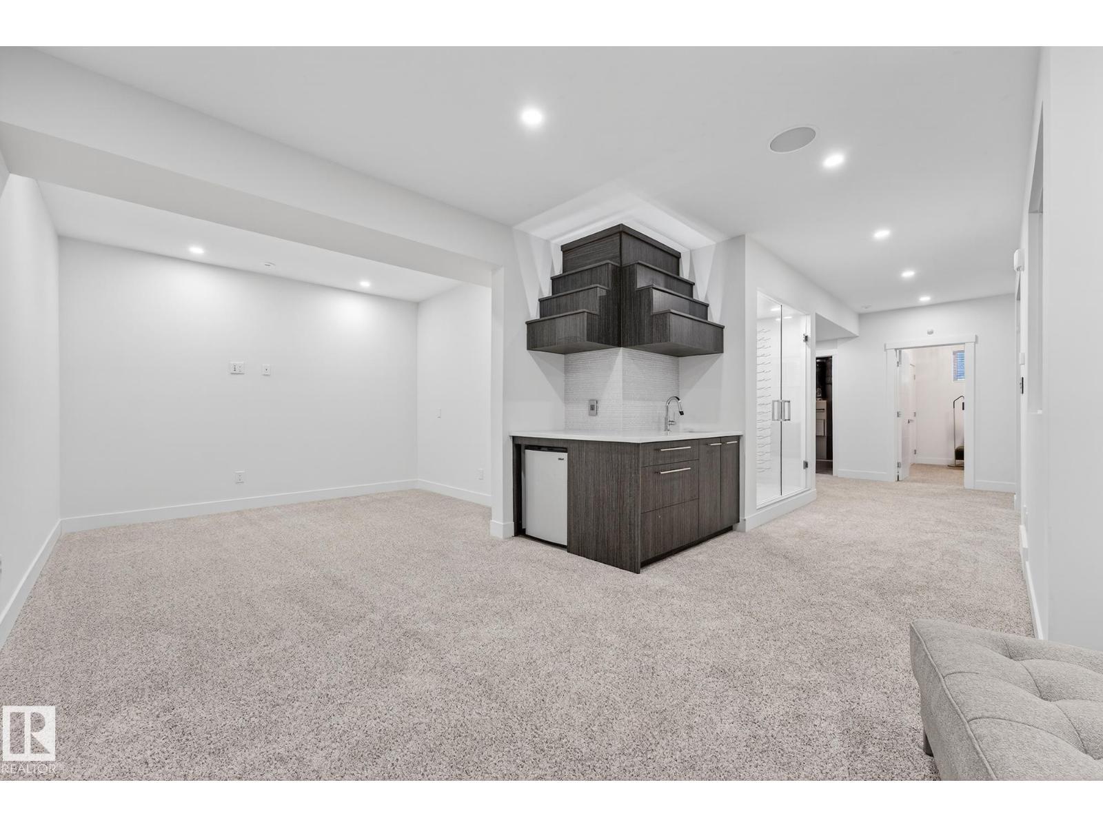 14643 92A Av Nw, Edmonton, AB