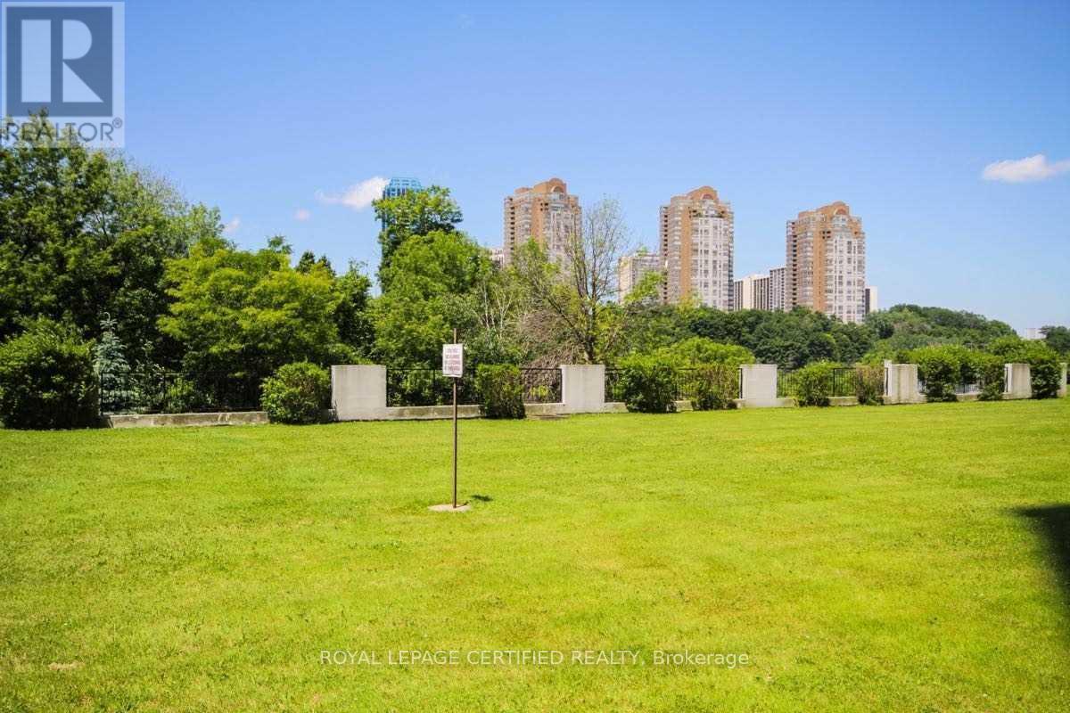 1610 - 5 Shady Golfway, Toronto, ON - Outdoor