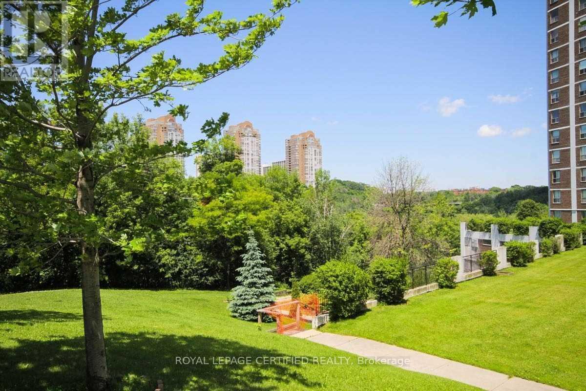 1610 - 5 Shady Golfway, Toronto, ON - Outdoor