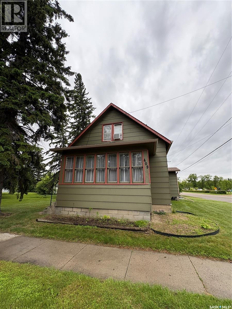 409 Second Street N, Langenburg, SK