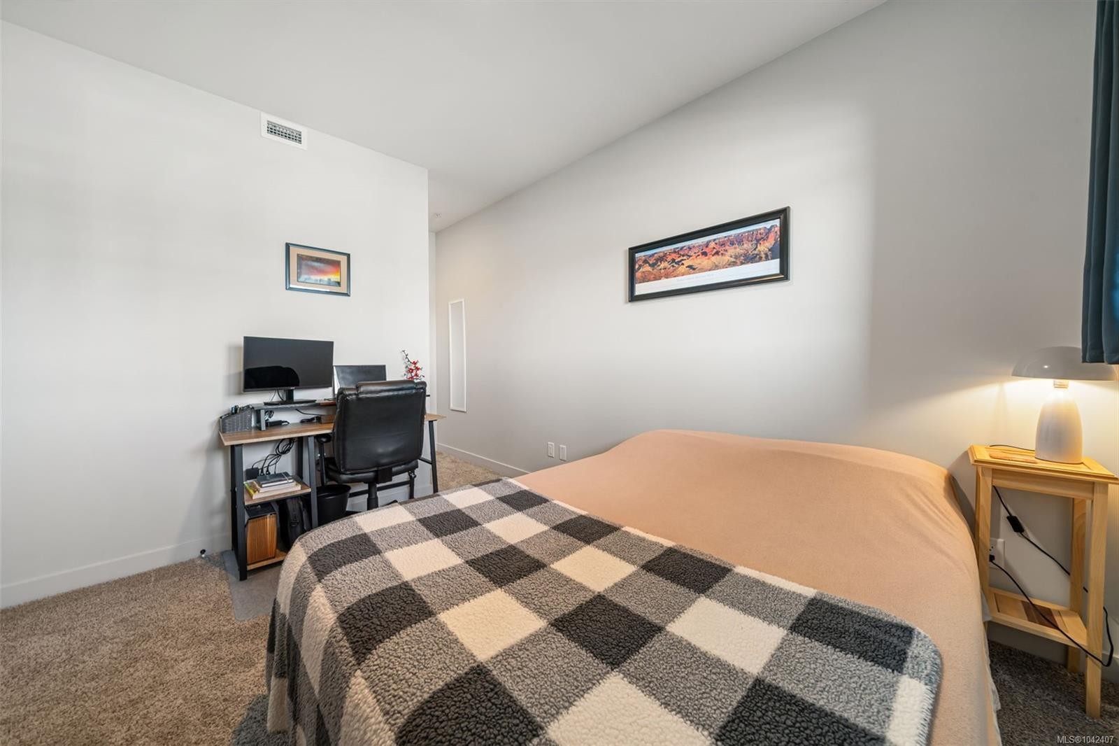 #302-2469 Gateway Rd, Langford, BC
