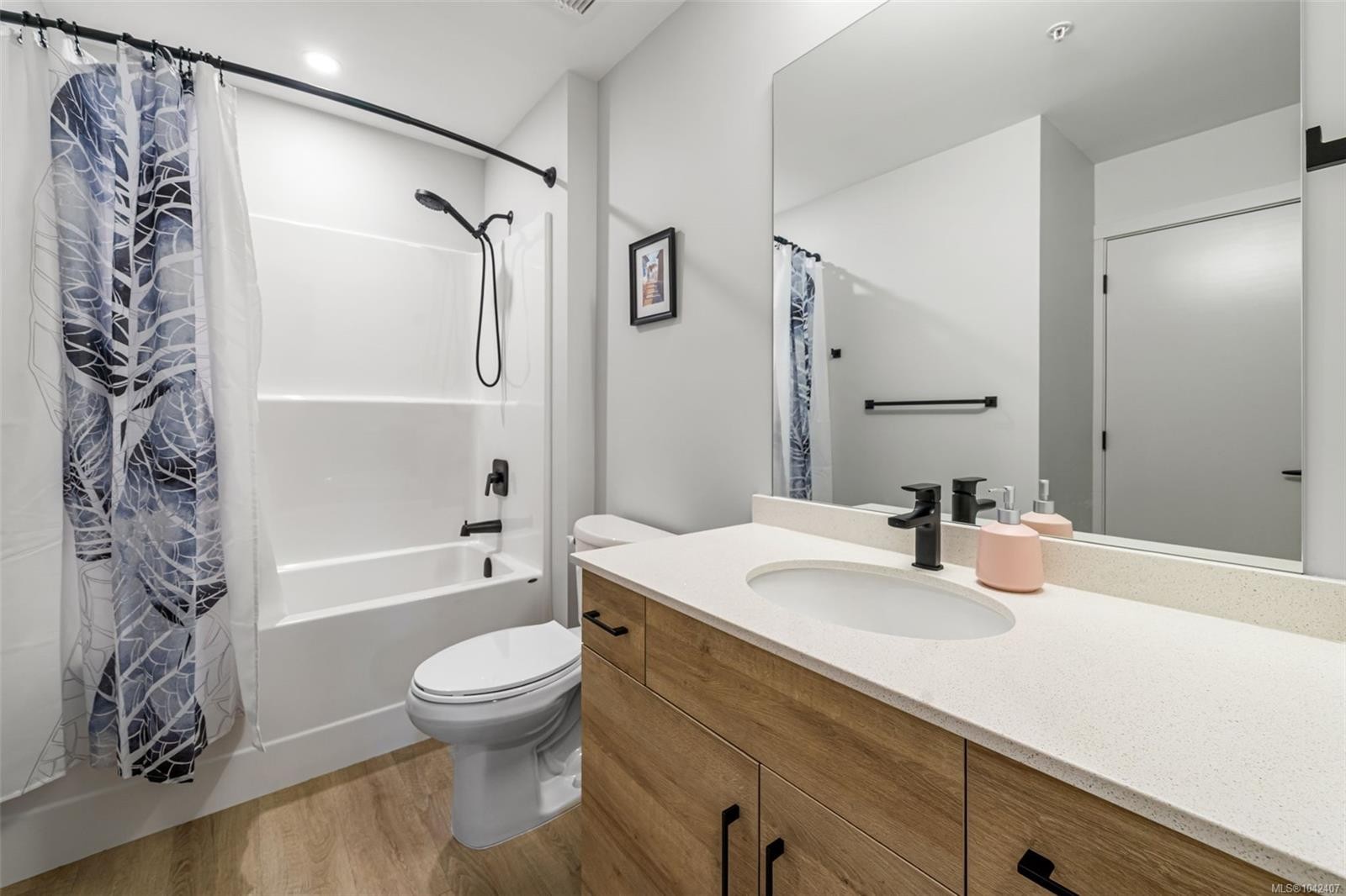 #302-2469 Gateway Rd, Langford, BC