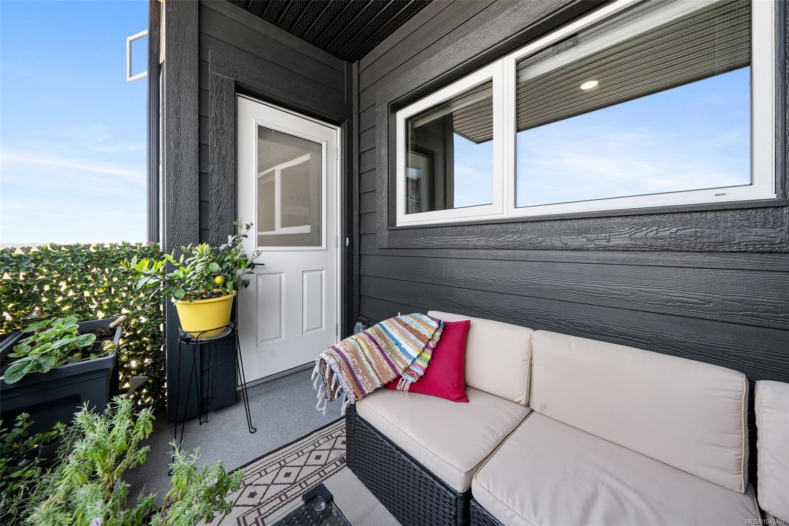 #302-2469 Gateway Rd, Langford, BC