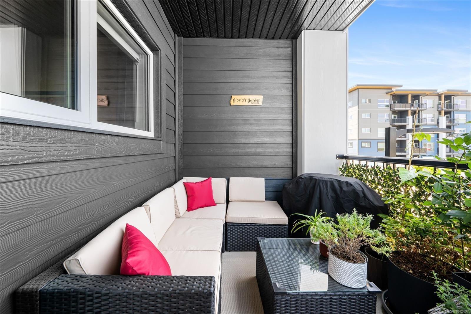 #302-2469 Gateway Rd, Langford, BC