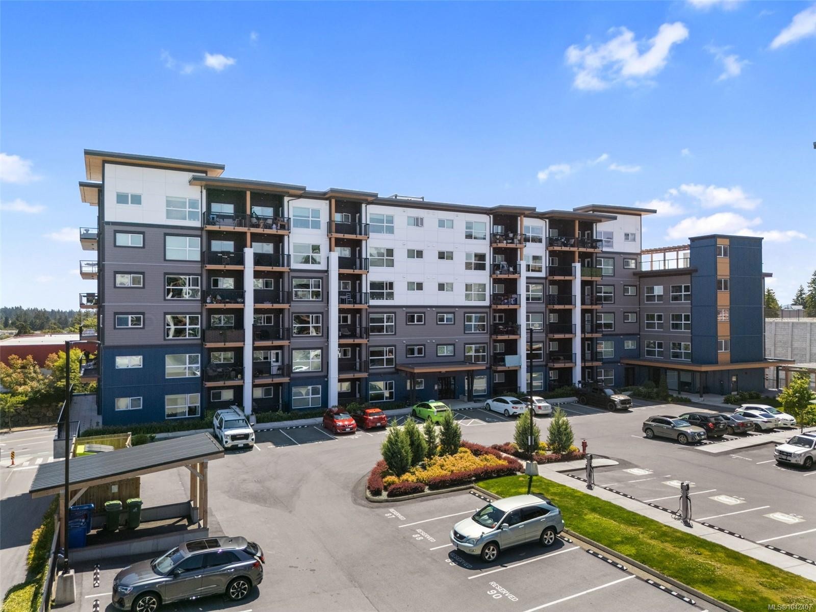 #302-2469 Gateway Rd, Langford, BC