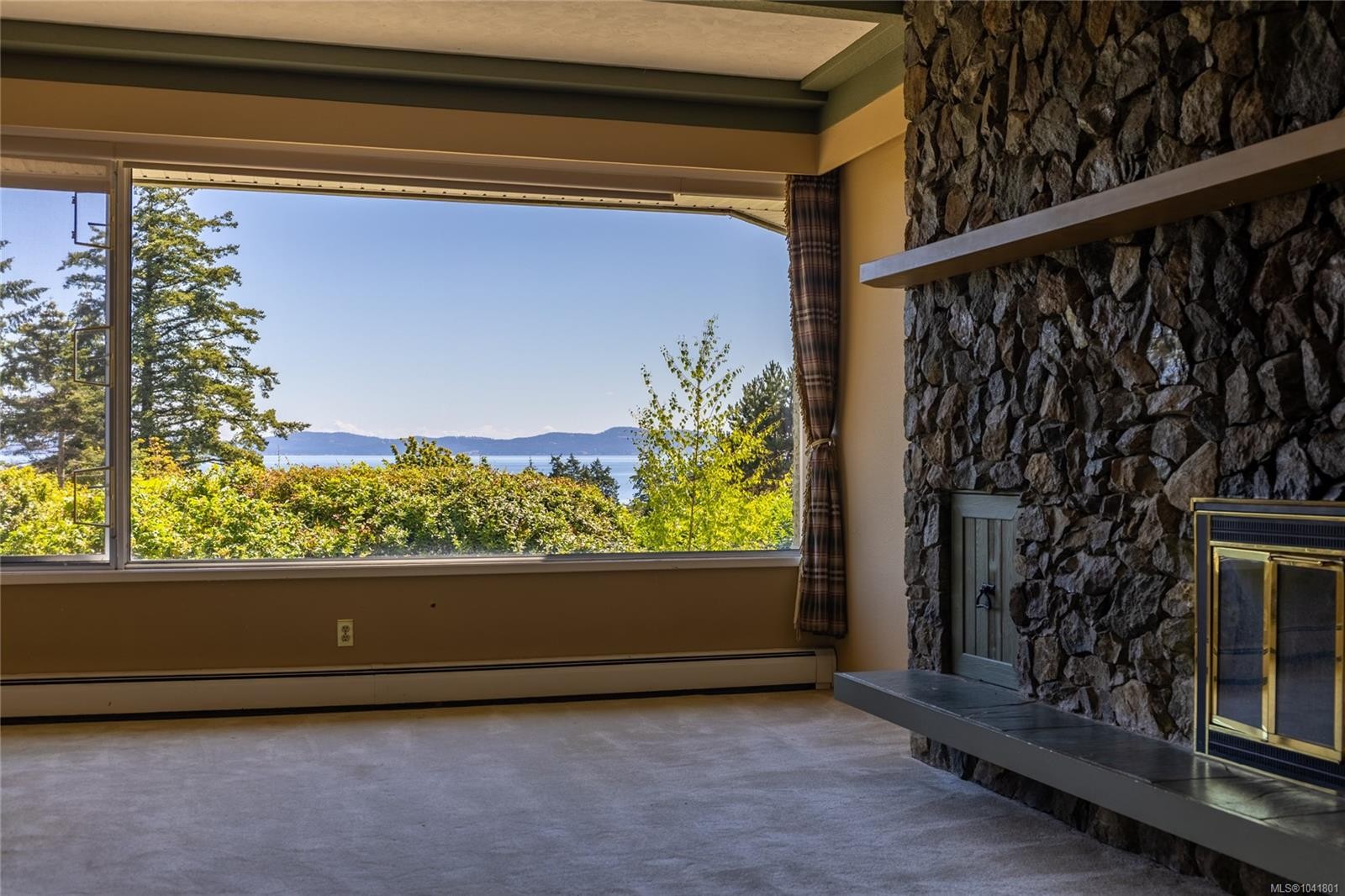 4916 Lochside Dr, Saanich, BC