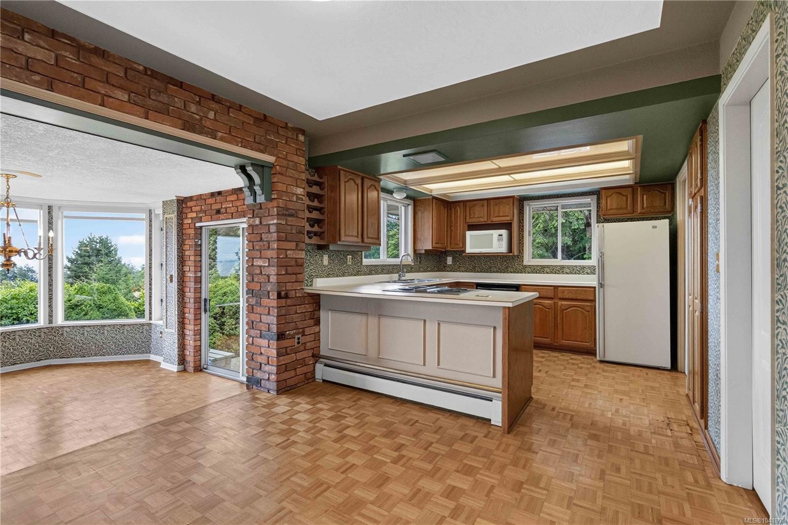 4916 Lochside Dr, Saanich, BC