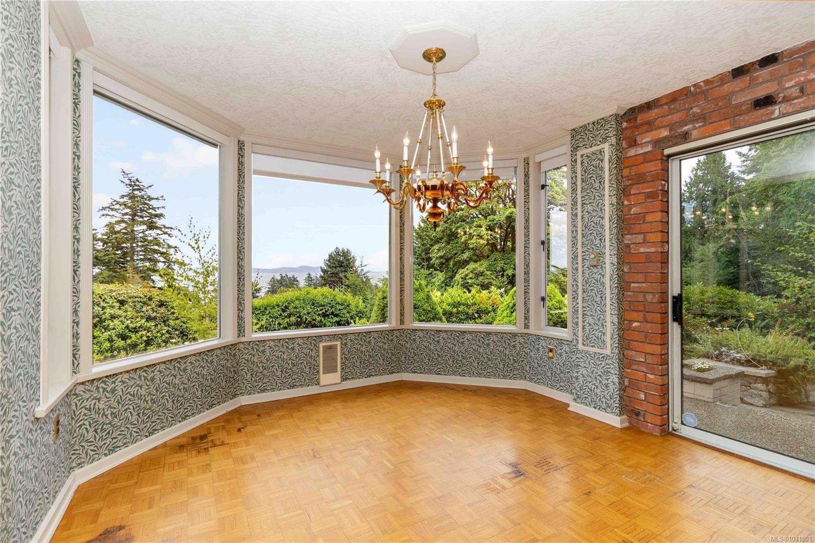 4916 Lochside Dr, Saanich, BC