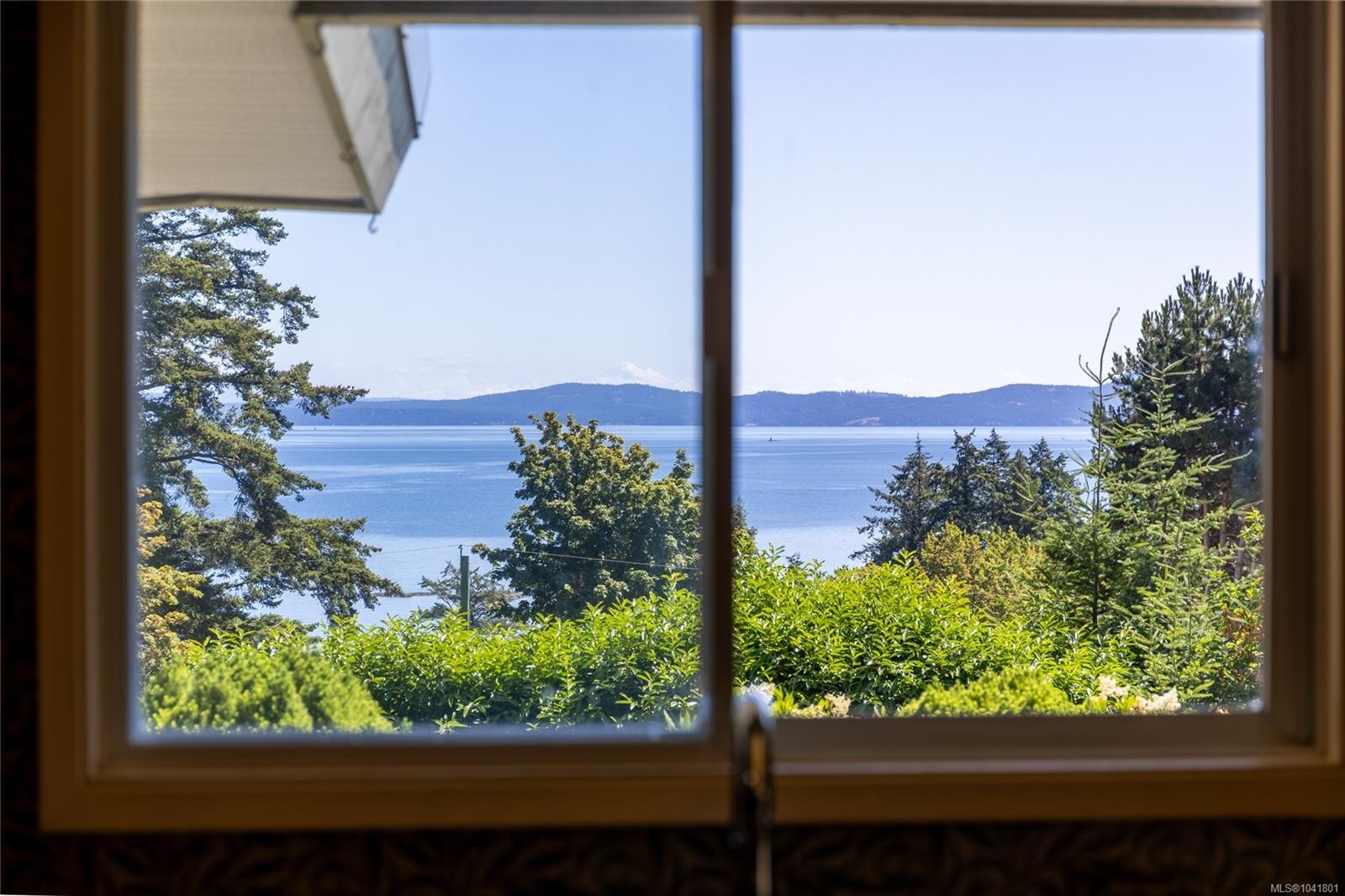 4916 Lochside Dr, Saanich, BC