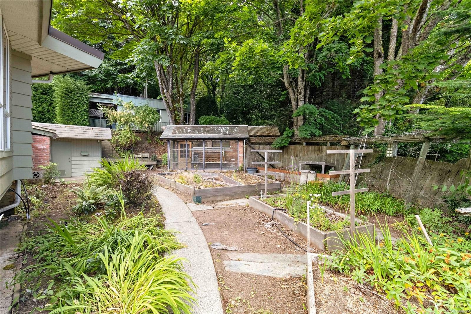 4916 Lochside Dr, Saanich, BC