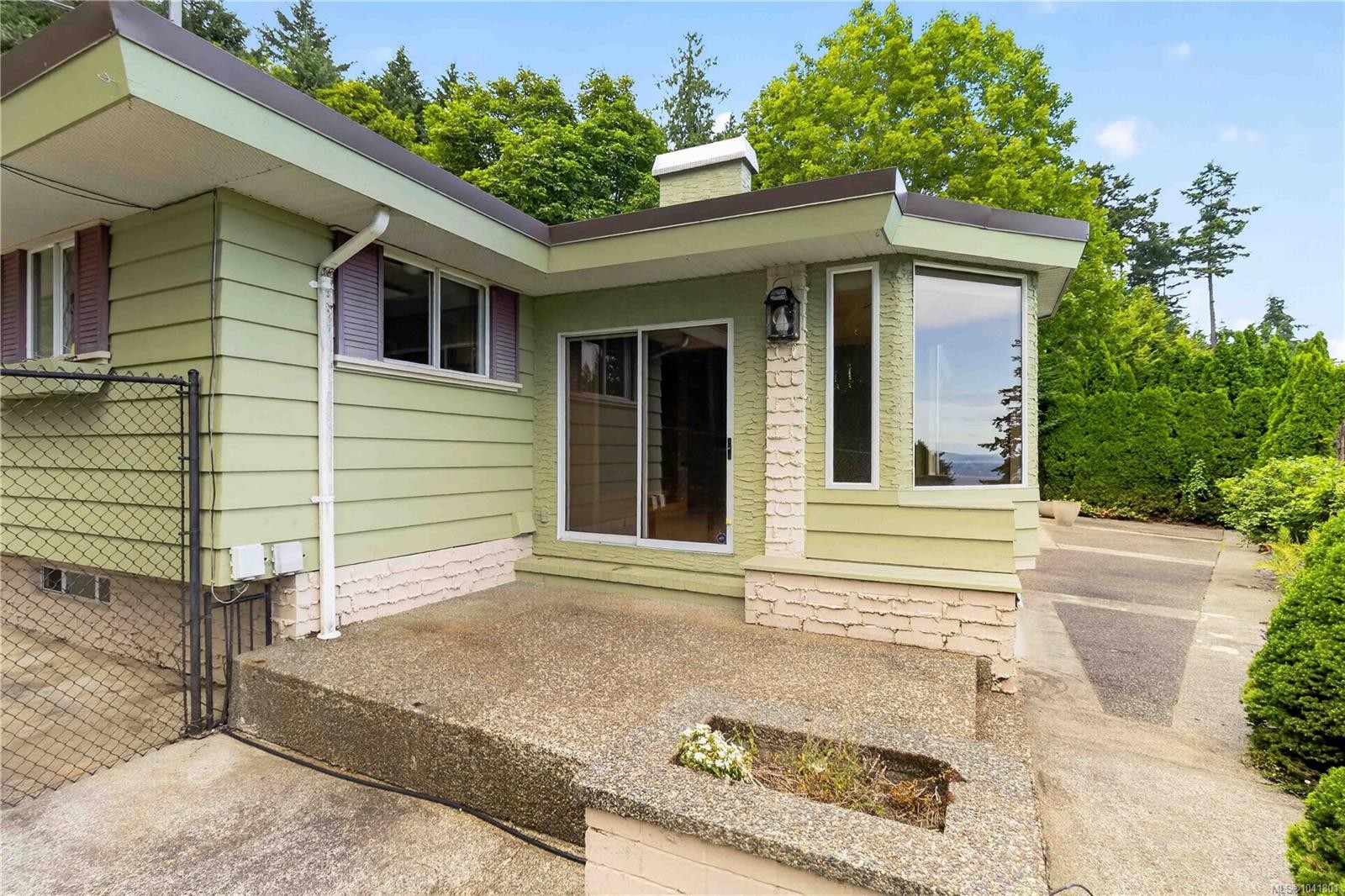 4916 Lochside Dr, Saanich, BC