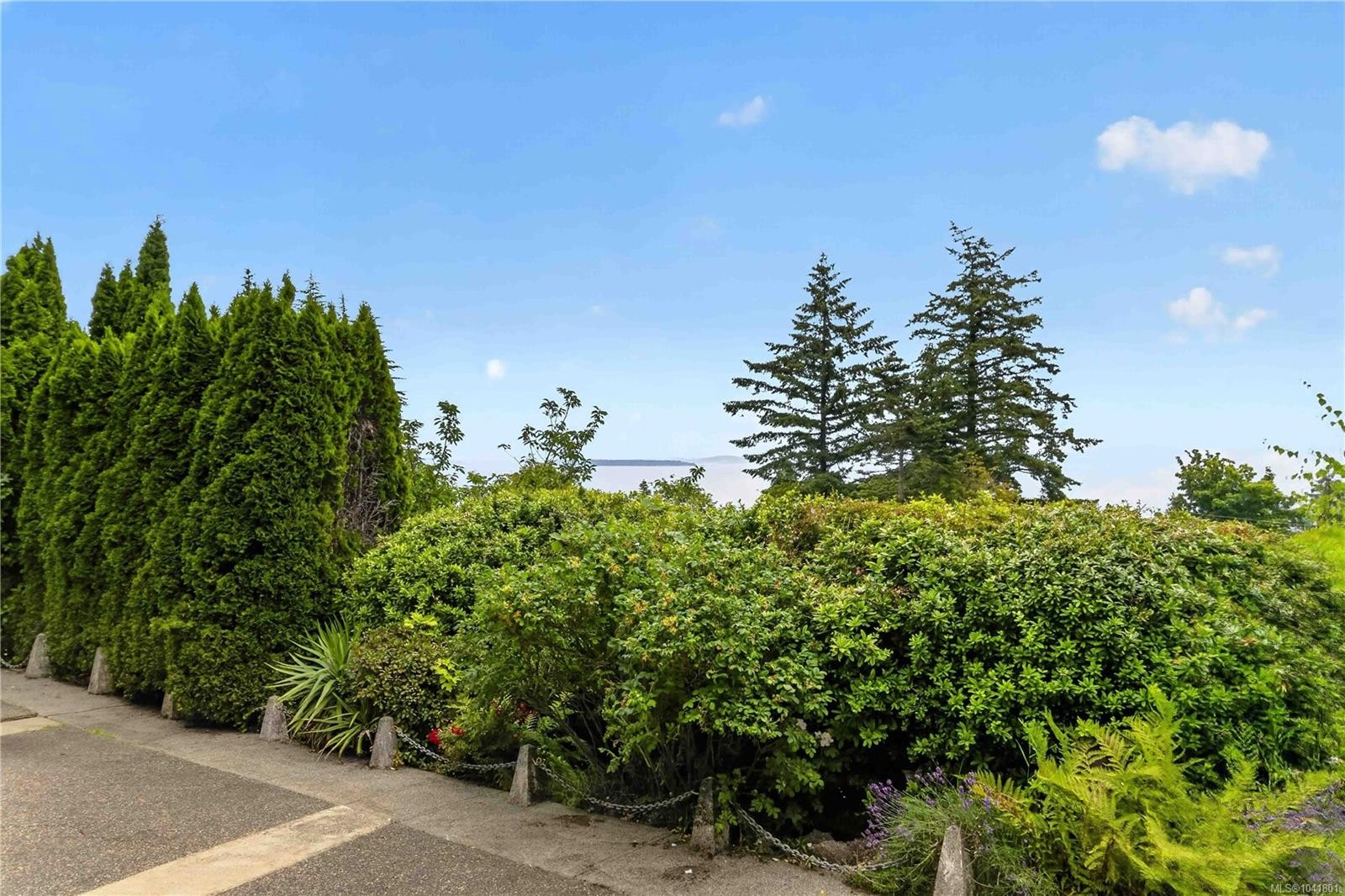 4916 Lochside Dr, Saanich, BC