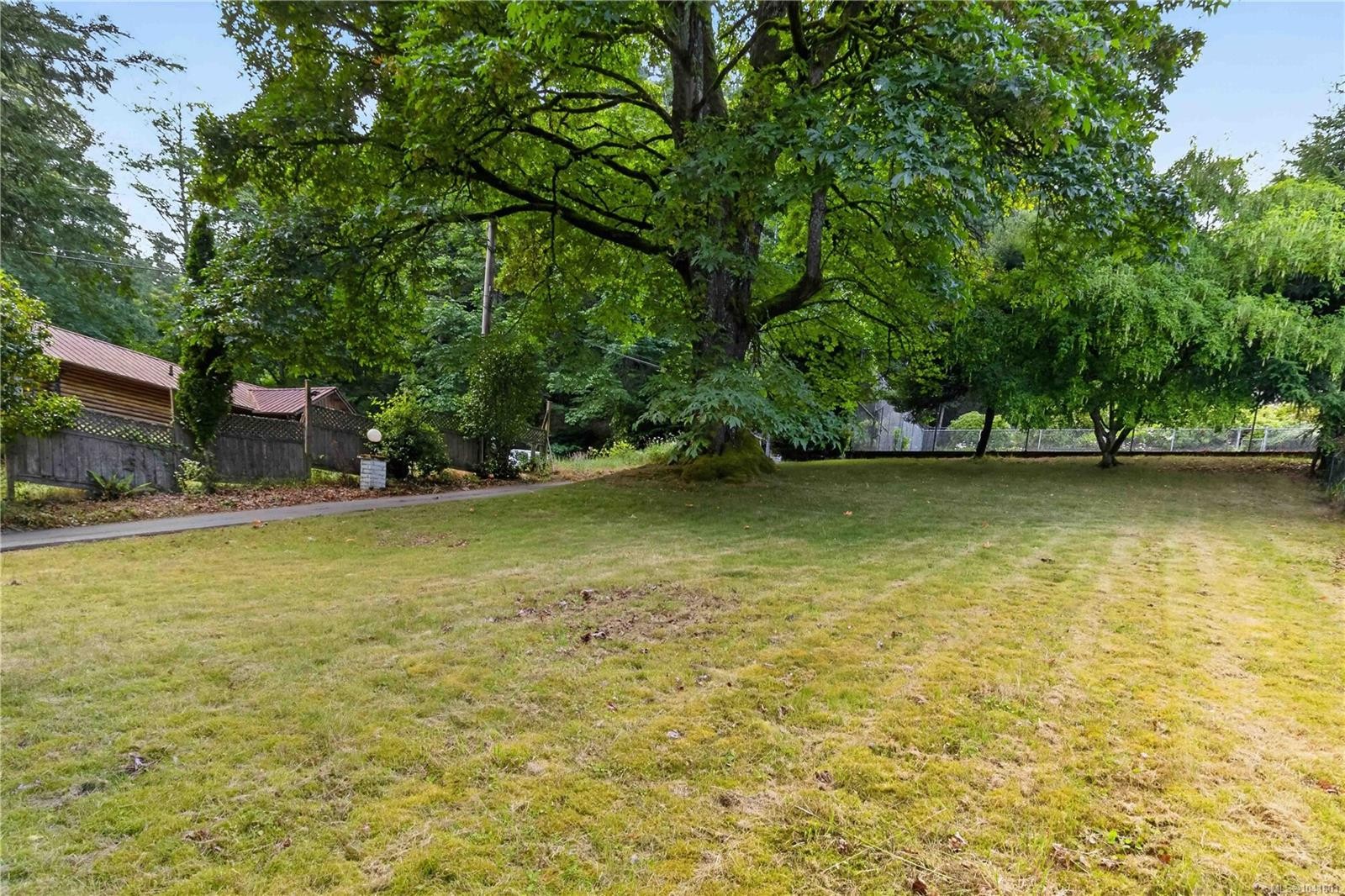 4916 Lochside Dr, Saanich, BC