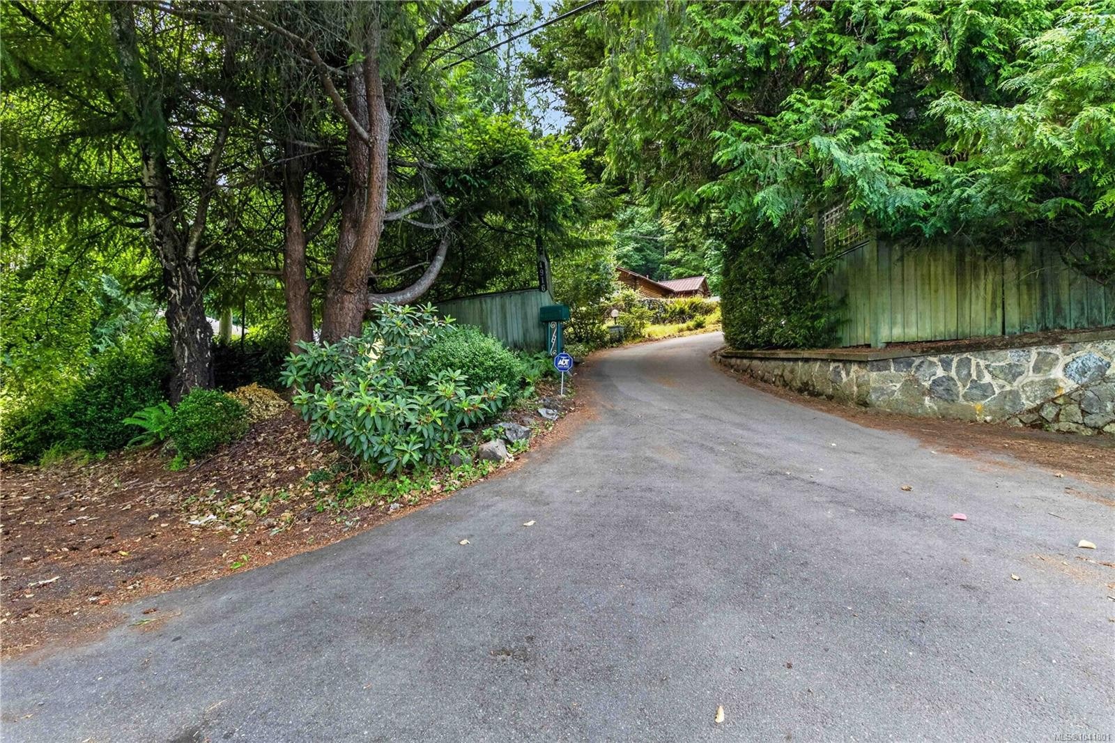 4916 Lochside Dr, Saanich, BC