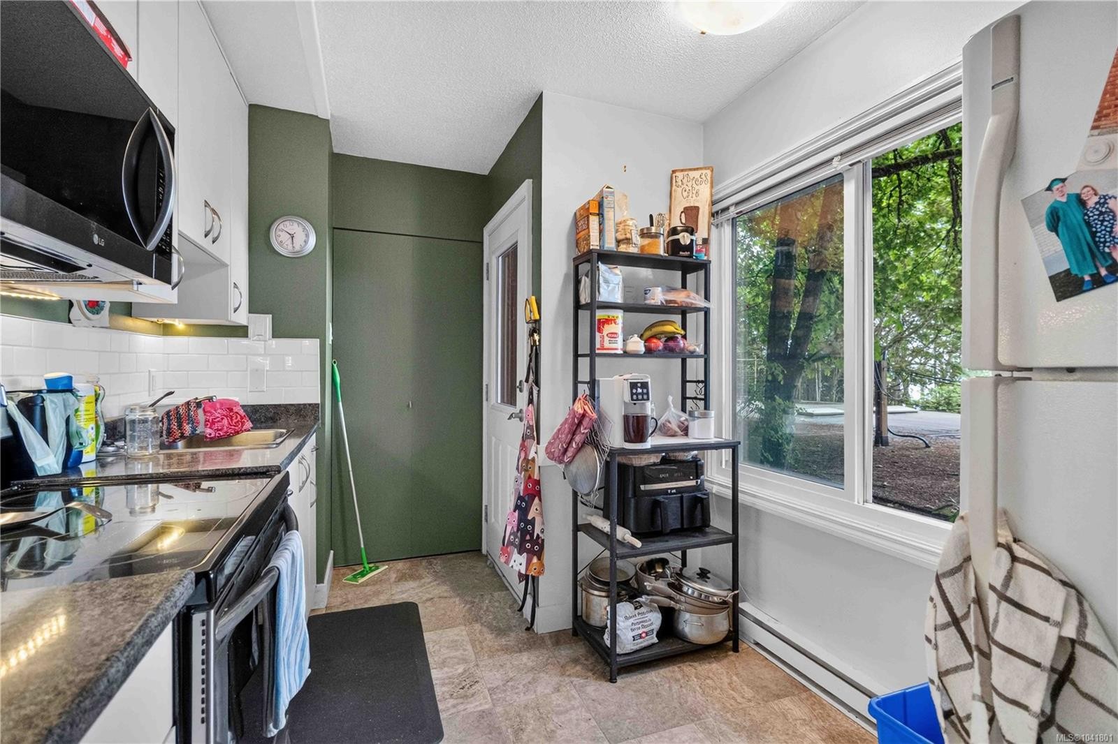 4916 Lochside Dr, Saanich, BC
