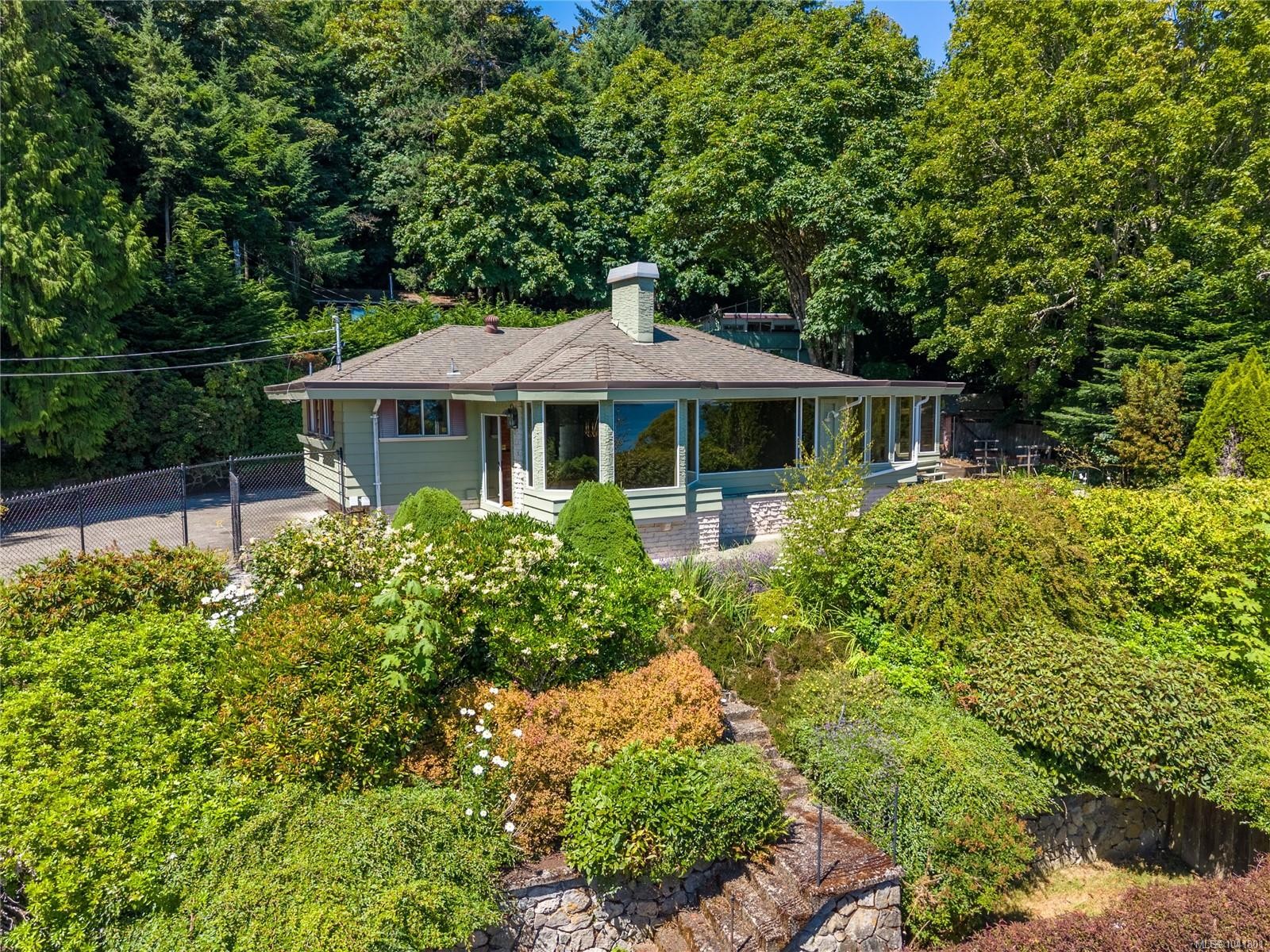 4916 Lochside Dr, Saanich, BC