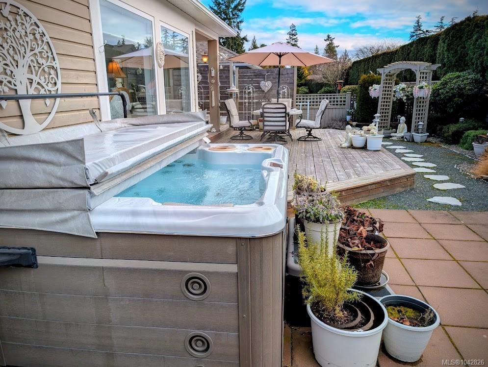 1307 Oceanside Dr, Qualicum Beach, BC