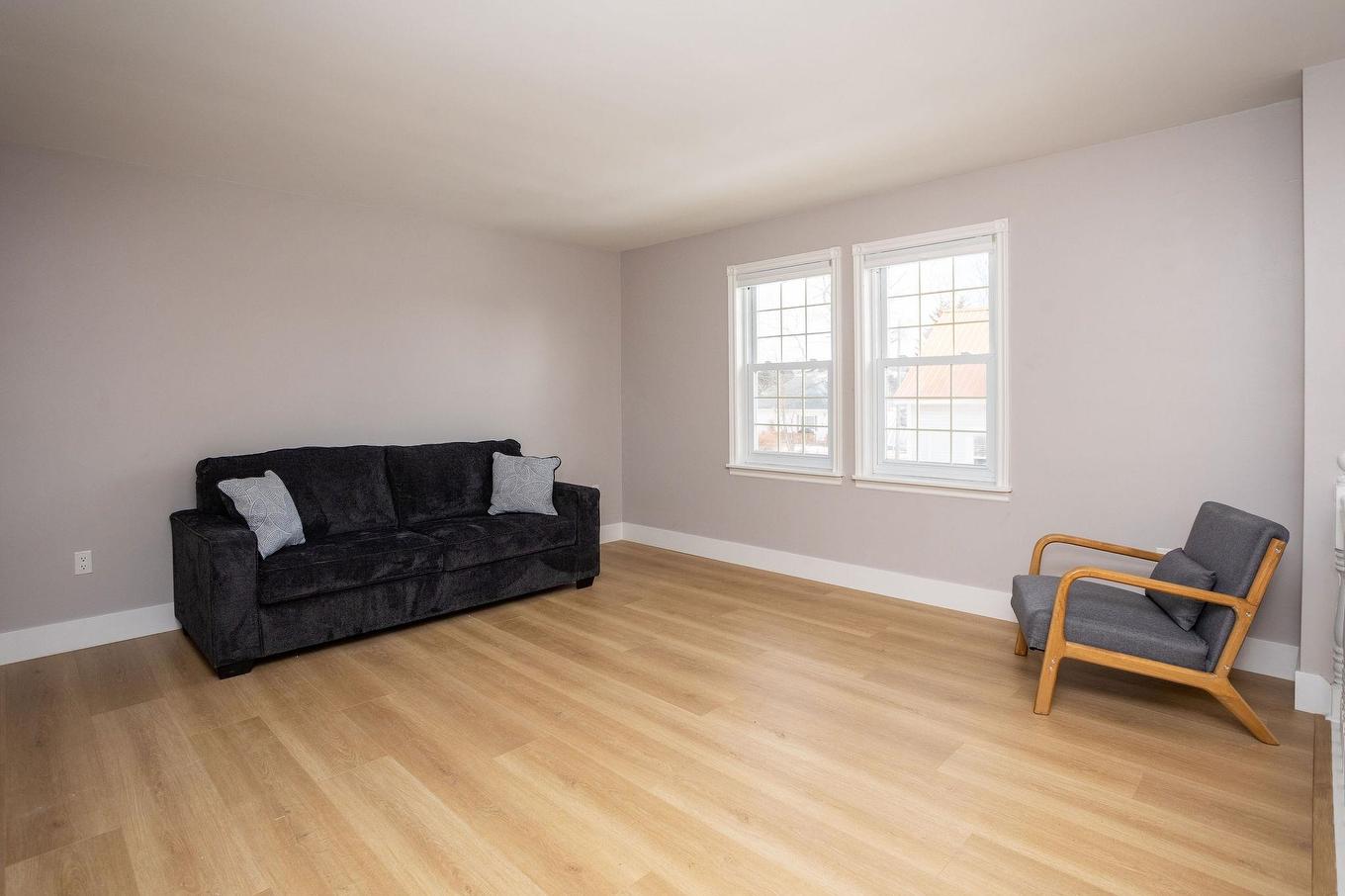 1 14 Marshall Street, North Rustico, PE - Indoor Photo Showing Living Room
