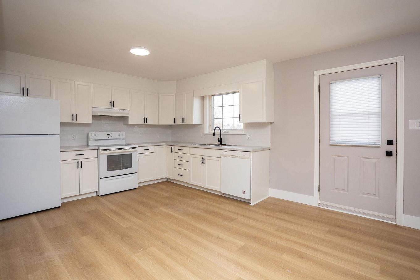 1 14 Marshall Street, North Rustico, PE - Indoor Photo Showing Kitchen