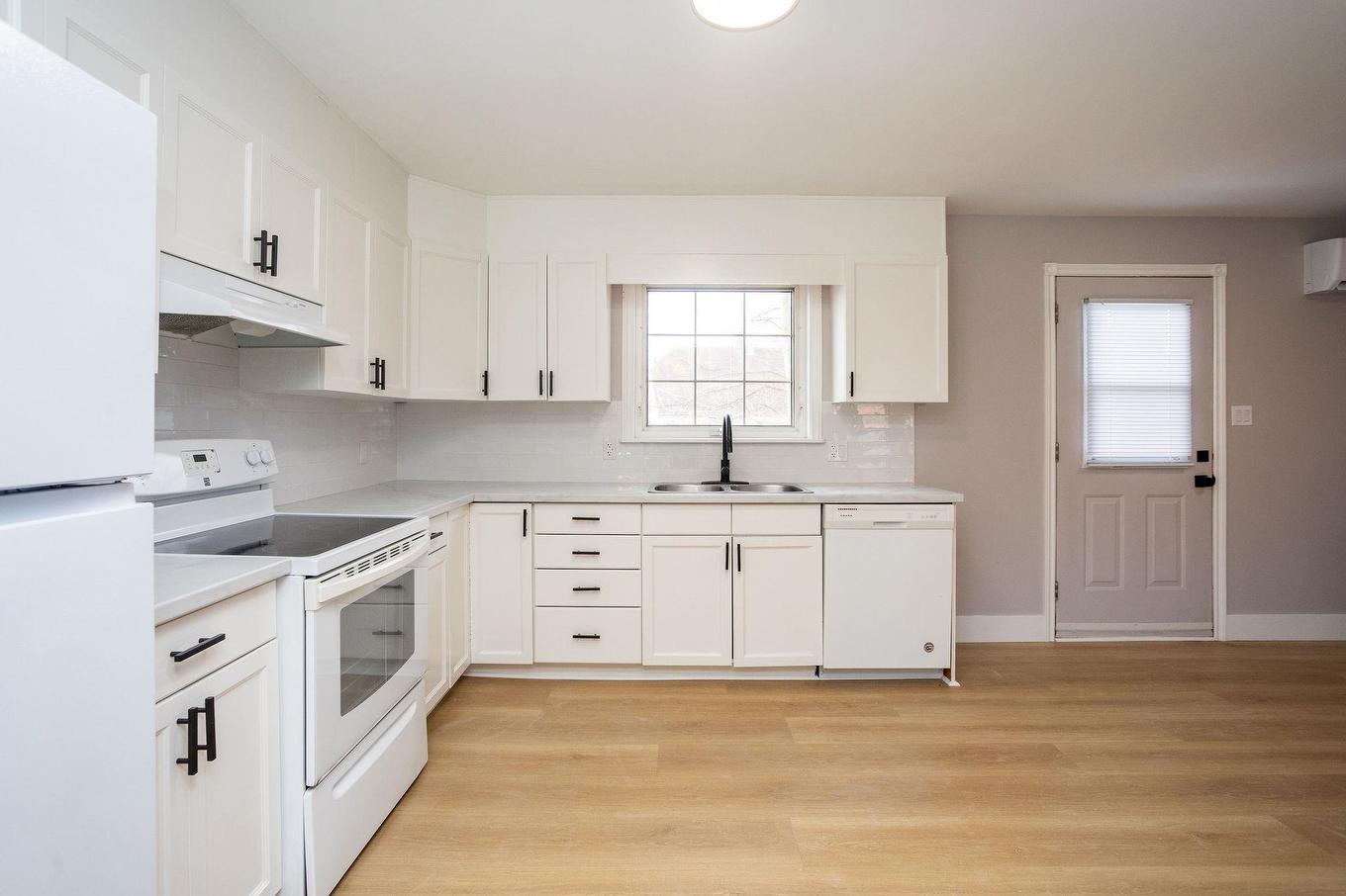 1 14 Marshall Street, North Rustico, PE - Indoor Photo Showing Kitchen With Double Sink