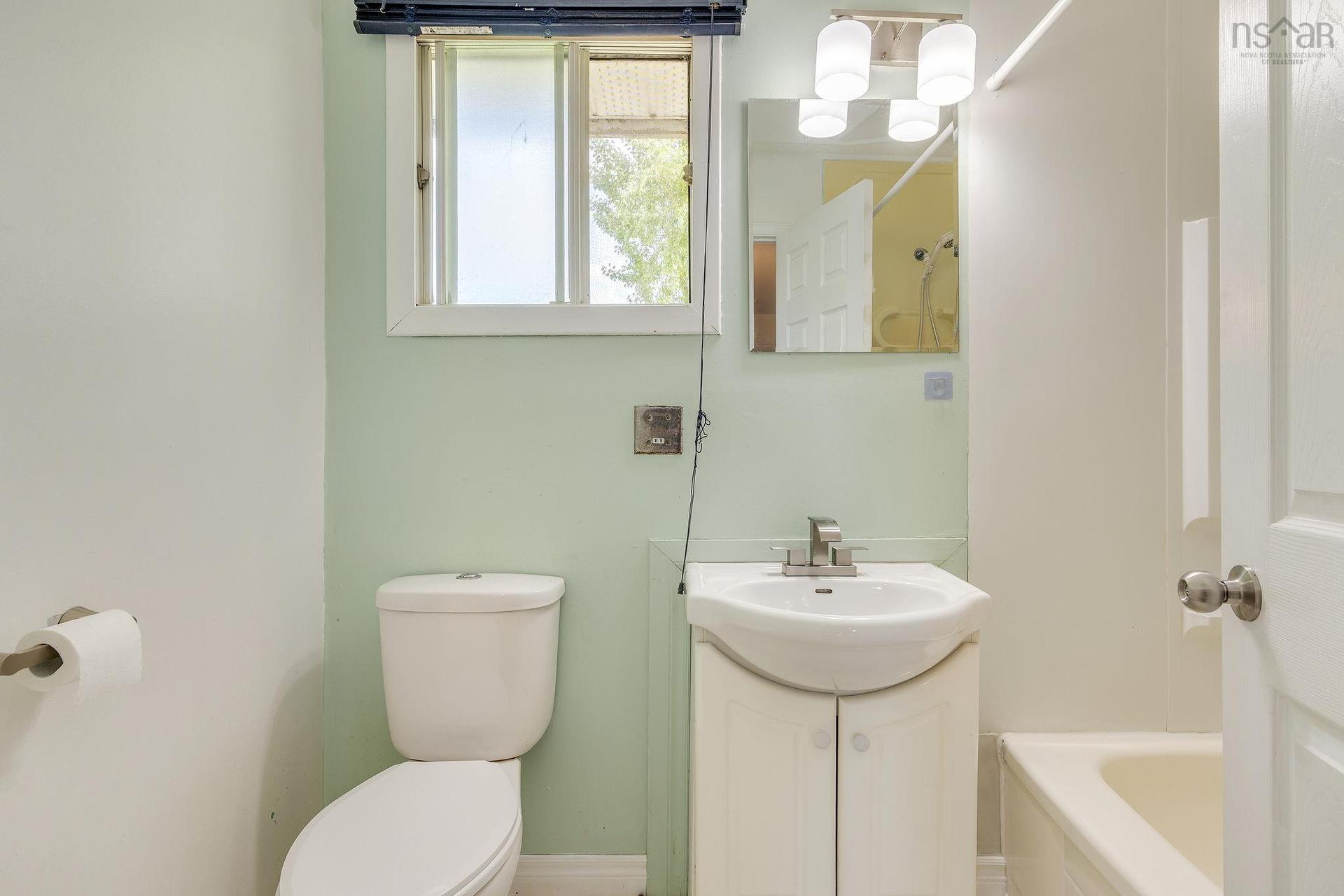 104 Arklow Drive, Dartmouth, NS - Indoor Photo Showing Bathroom