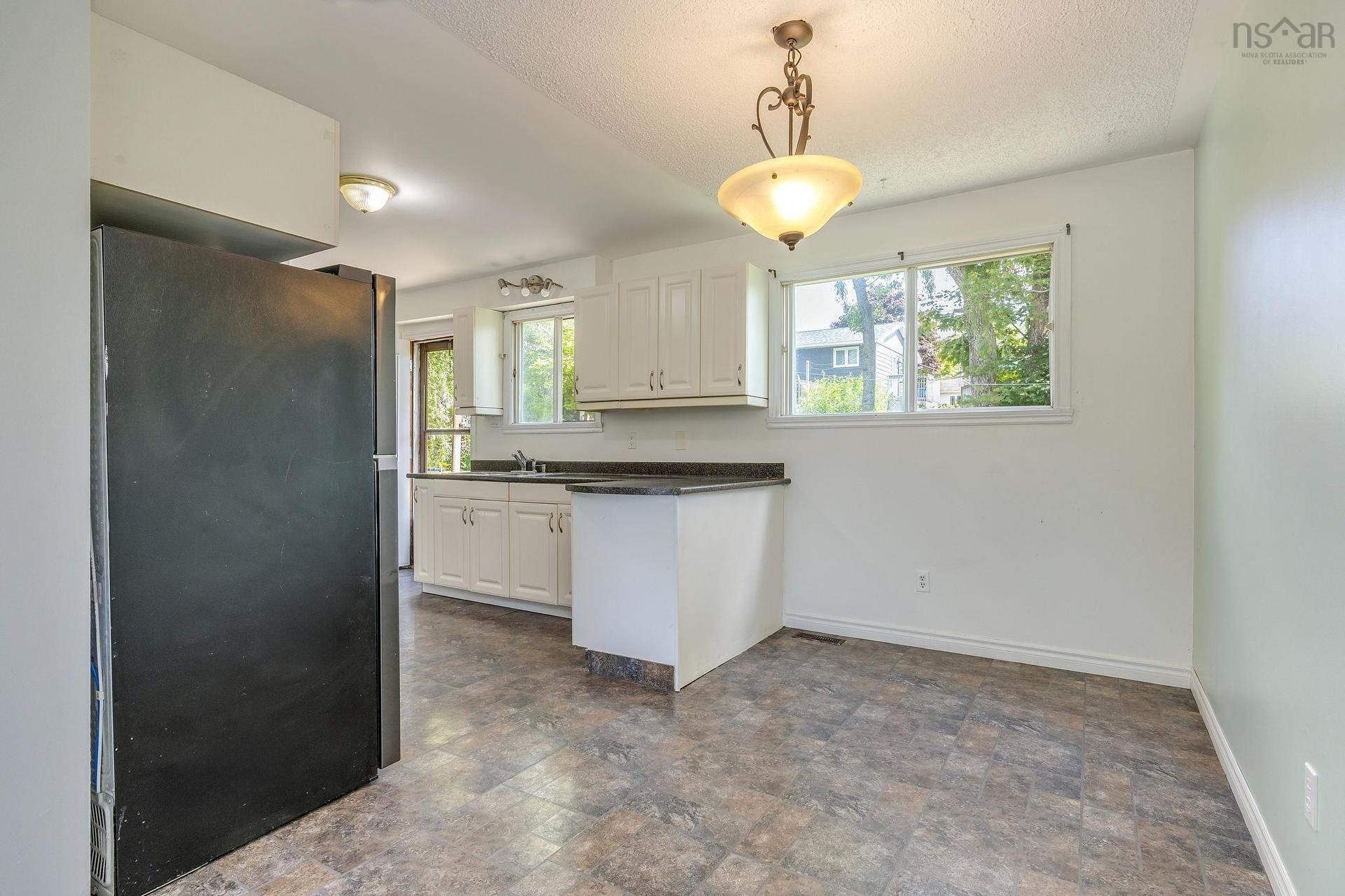 104 Arklow Drive, Dartmouth, NS - Indoor Photo Showing Kitchen