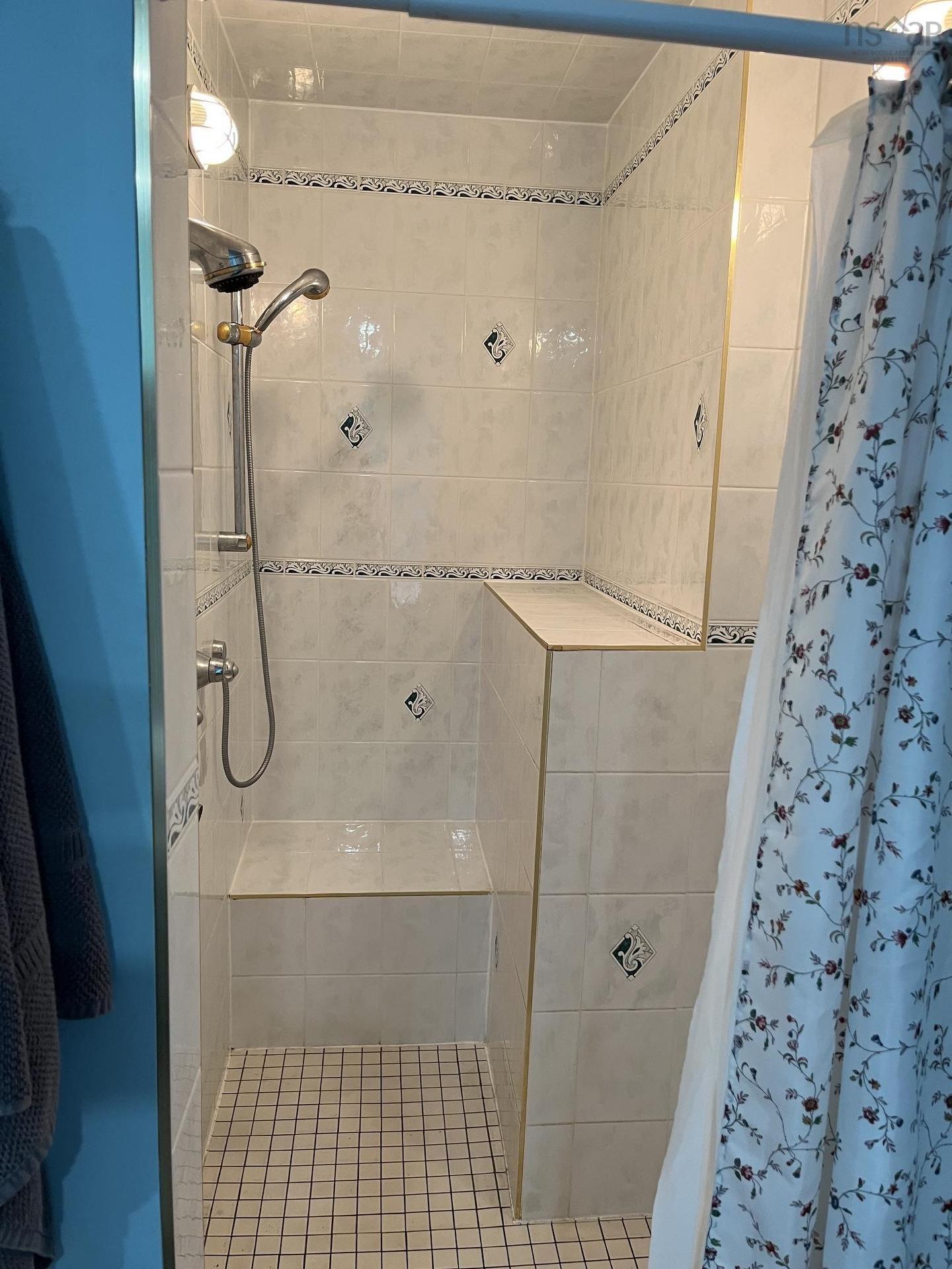 9 Brightman Avenue, Currys Corner, NS - Indoor Photo Showing Bathroom